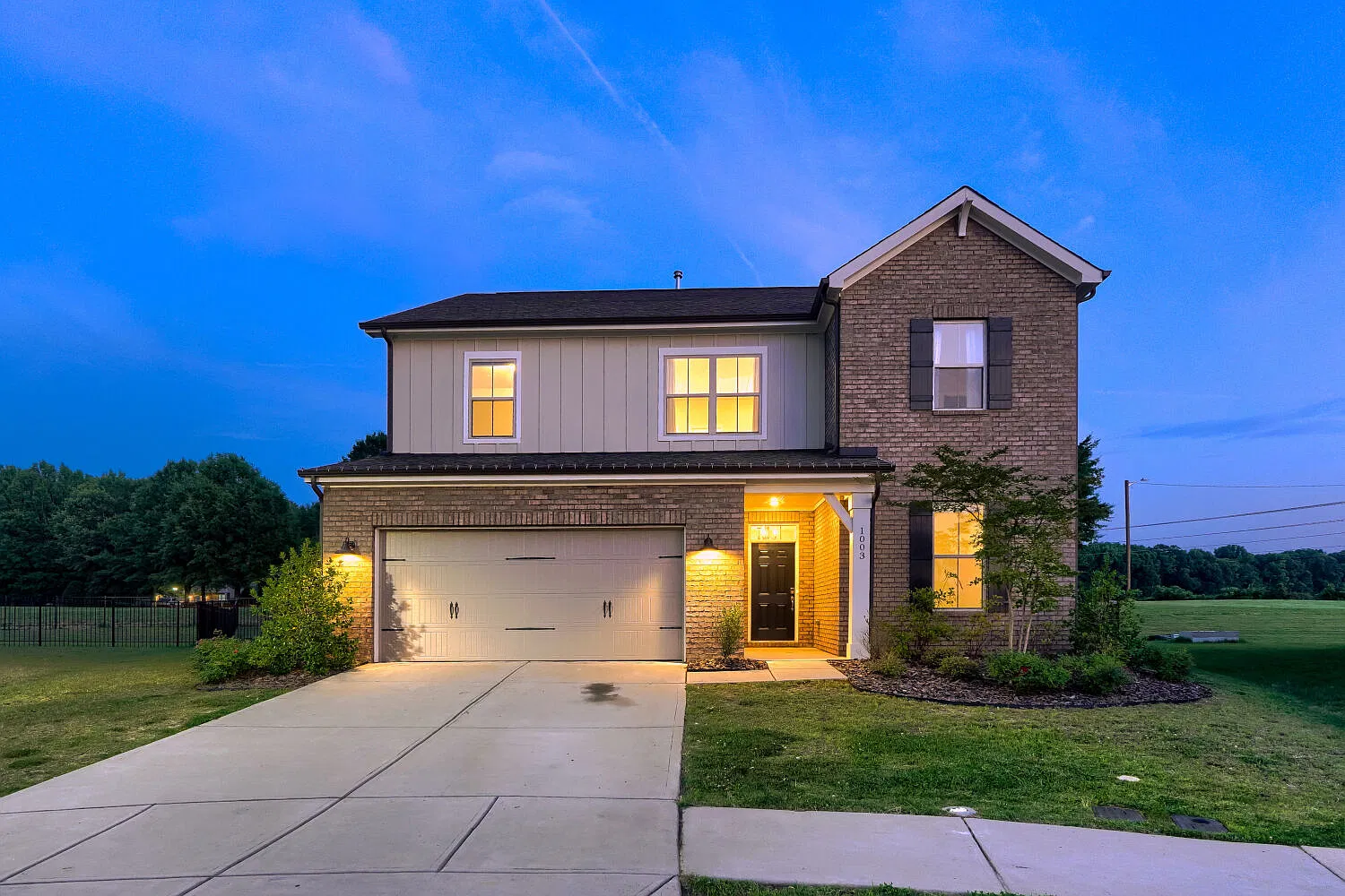 4 bed, 2985 sqft, $2,400 — Photo 2