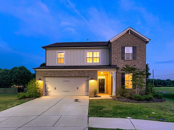 2nd image of 1003 Yearden Ln