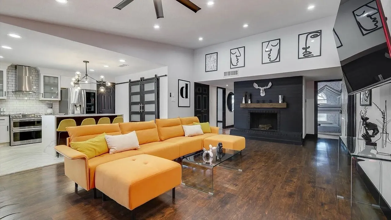 4 bed, 2424 sqft, $6,000 — Photo 1