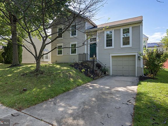 2nd image of 7906 Carriage Dr