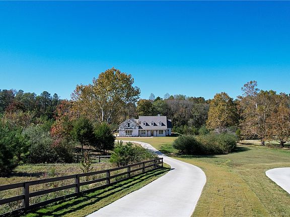 2nd image of 6001 Hunters Hill Ln
