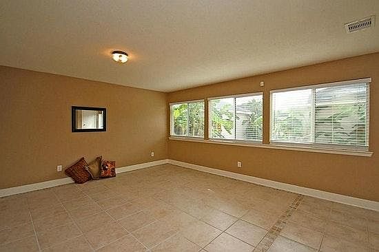 3rd image of 1523 Kew Garden Dr