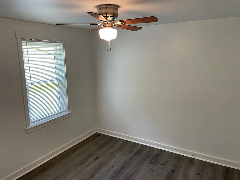 1114 Center Ave — Photo 9
