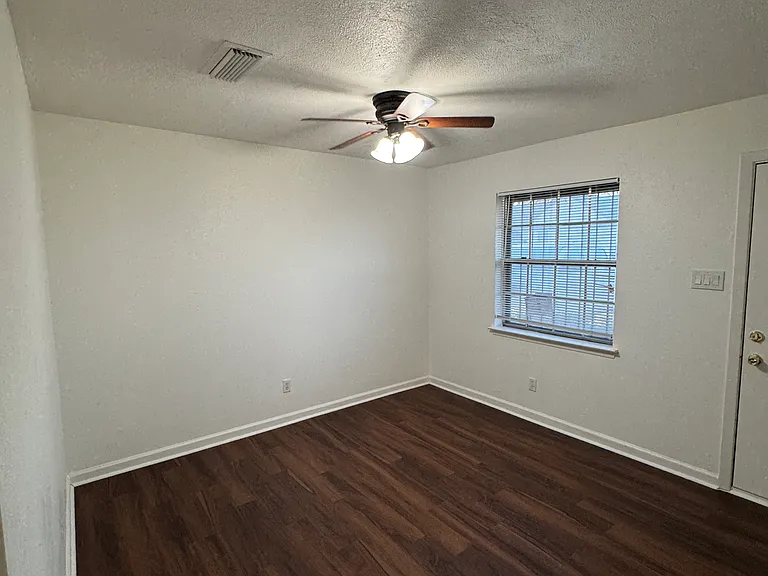 3508 Silverhill Dr — Photo 5