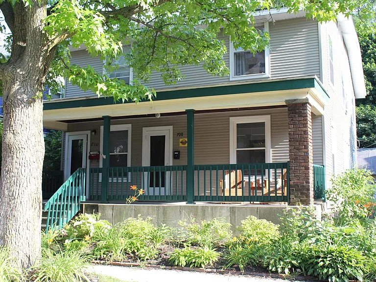 710 Atwood St NE — Photo 1