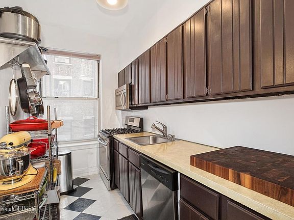 3rd image of 318 W 100th St APT 7A