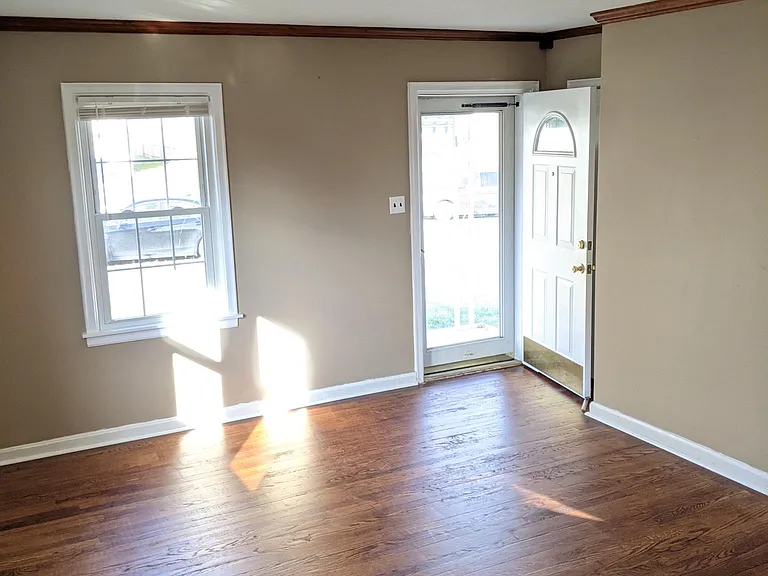 1719 Shirley Ave — Photo 2