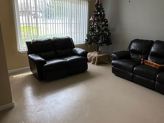 3rd image of 5867 Diablo Dr