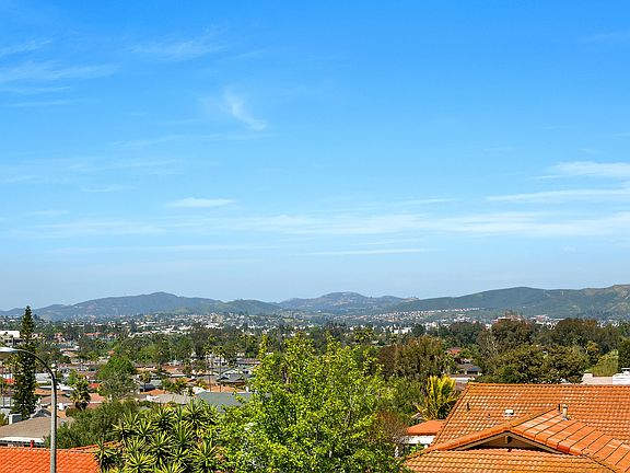 3rd image of 1464 La Plaza Dr