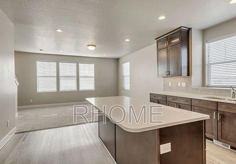 7852 S 5440 W — Photo 4