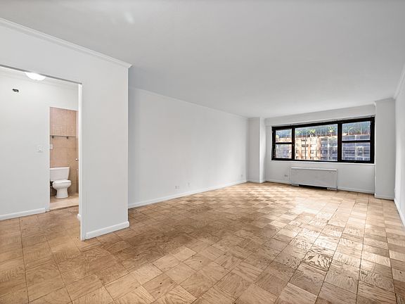 3rd image of 300 W 55th St APT 12b