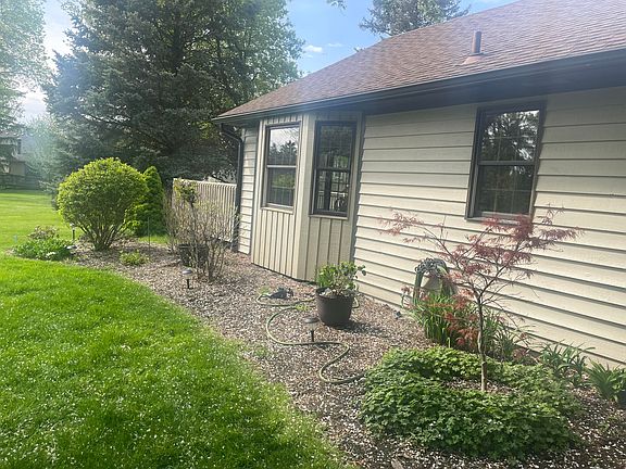 3rd image of 2335 Pheasant Ct SE