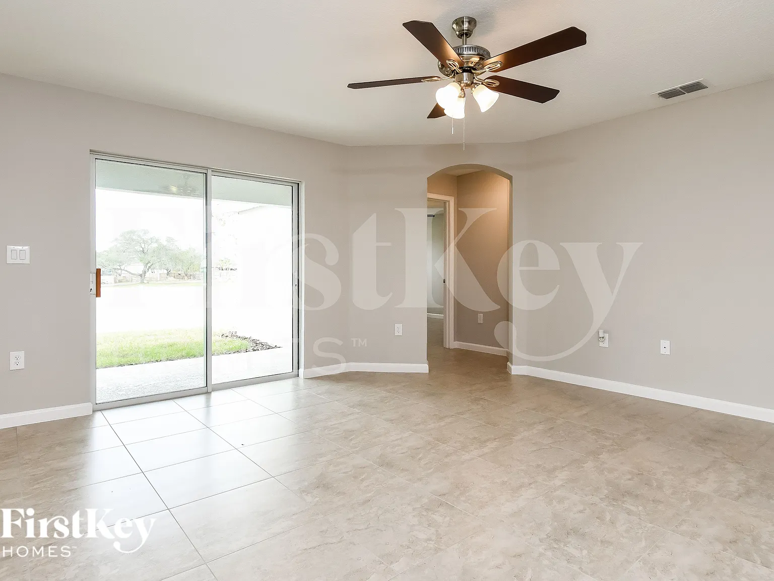 4 bed, 2.0 bath, 1758 sqft, $1,805 — Photo 4