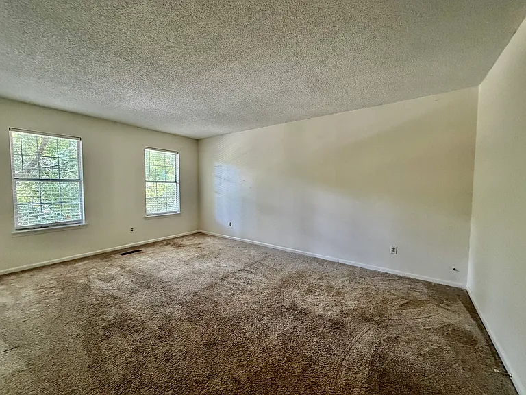 11809 Lansbury Ct — Photo 18
