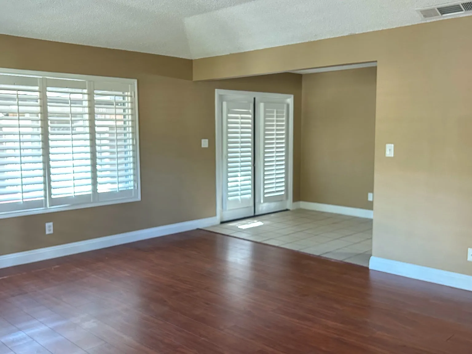 3 bed, 1176 sqft, $2,000 — Photo 2