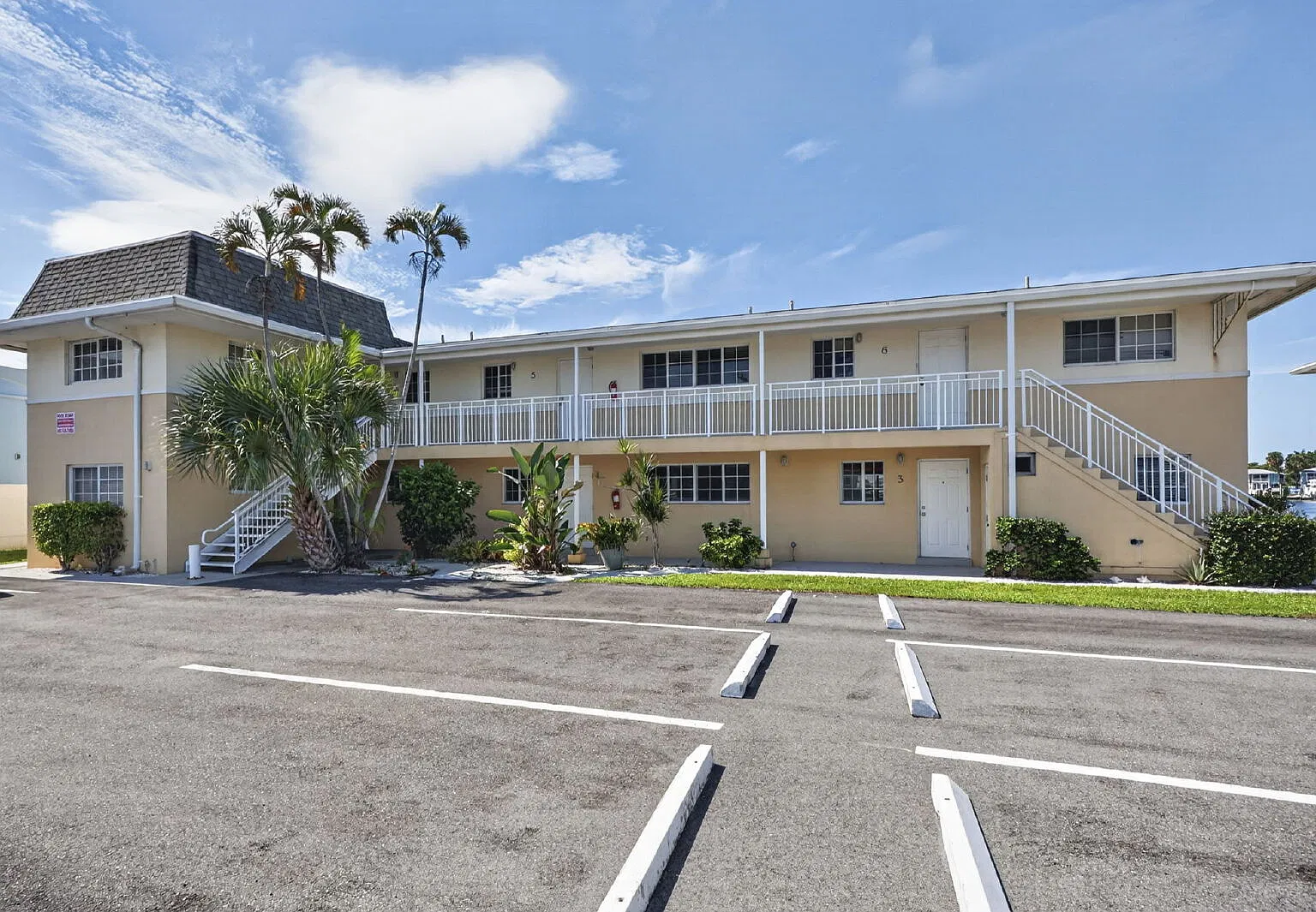 2 bed, 1.0 bath, 800 sqft, $1,850 — Photo 2