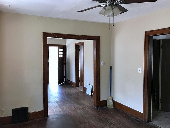 3rd image of 147 E Mapledale Ave