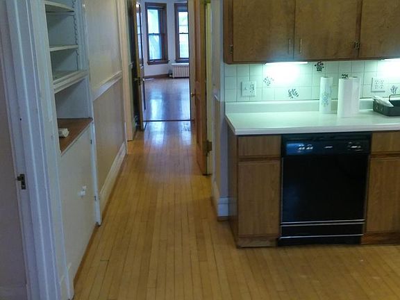 5th image of 1543 W School St #1
