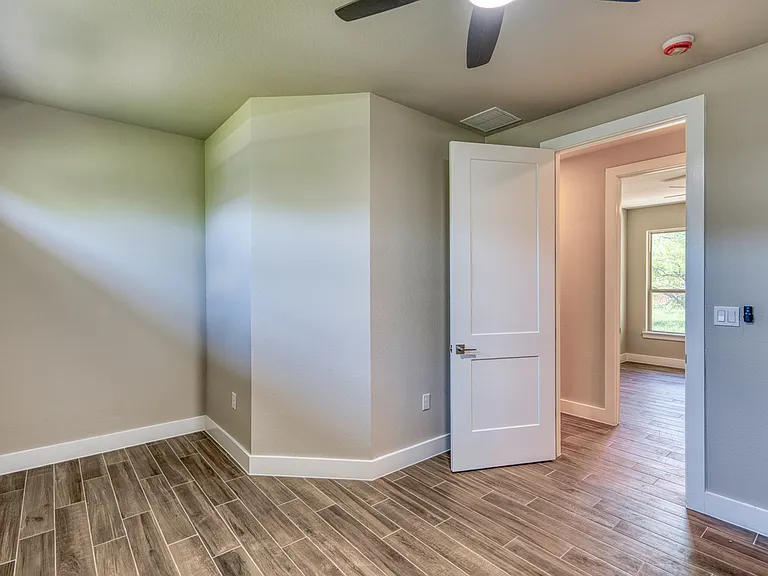 3217 Douglas Dr — Photo 17