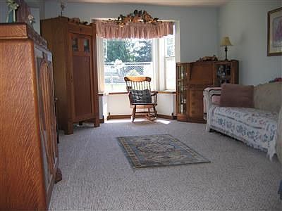 4th image of 1814 122nd Ave E