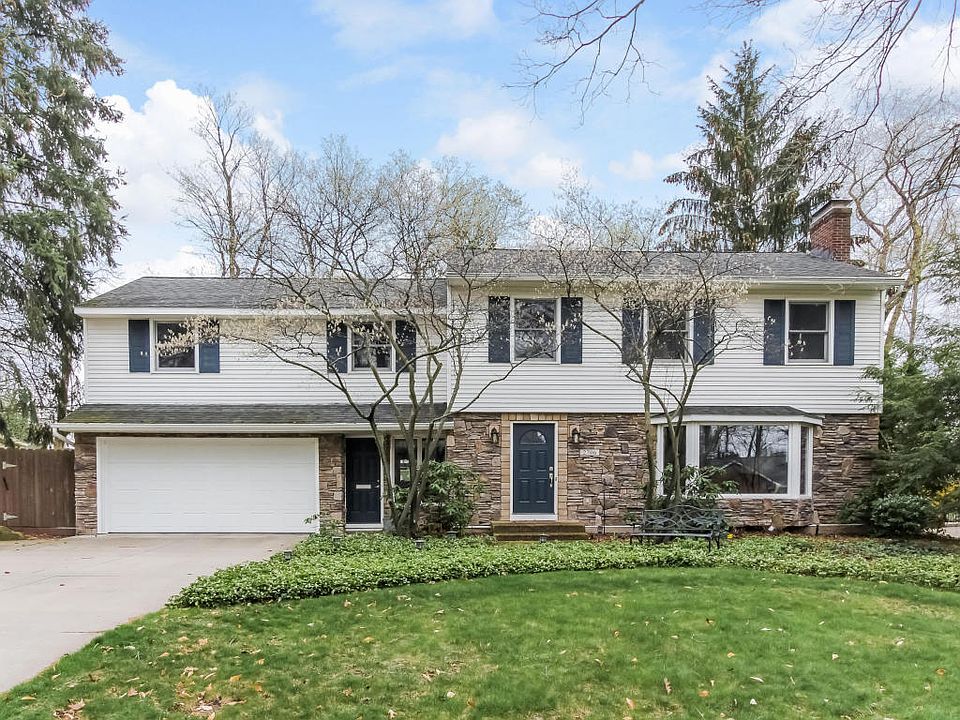 1st image of 2706 Oakwood Dr SE