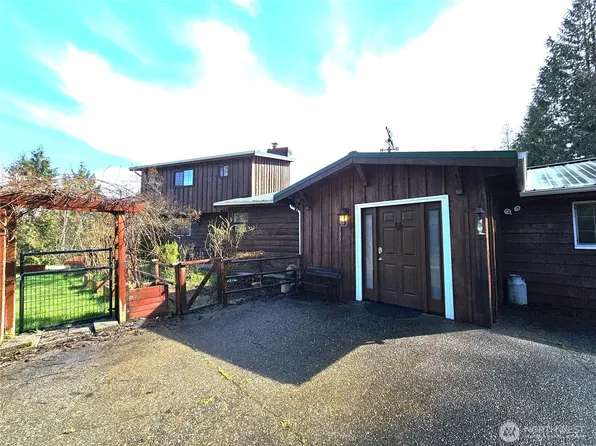 105 Strawberry Hill Road, Elma, WA 98541