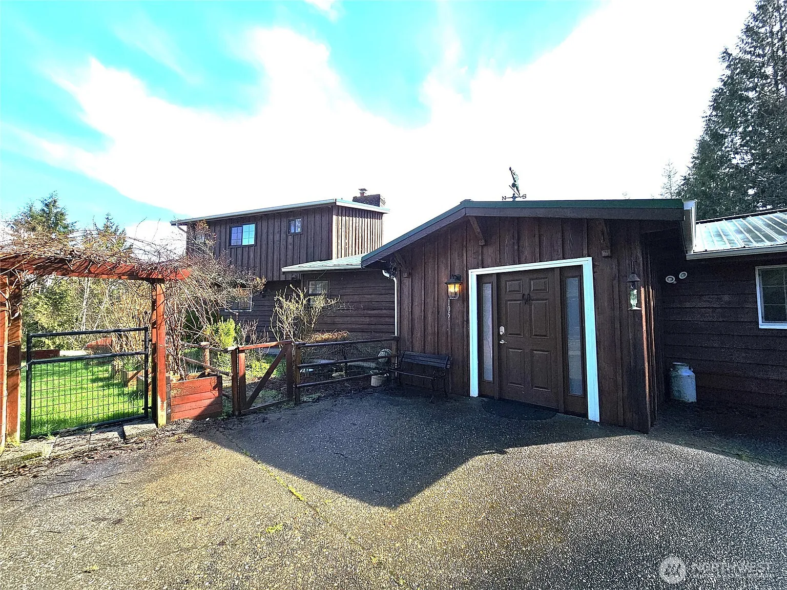 105 Strawberry Hill Road photo 1