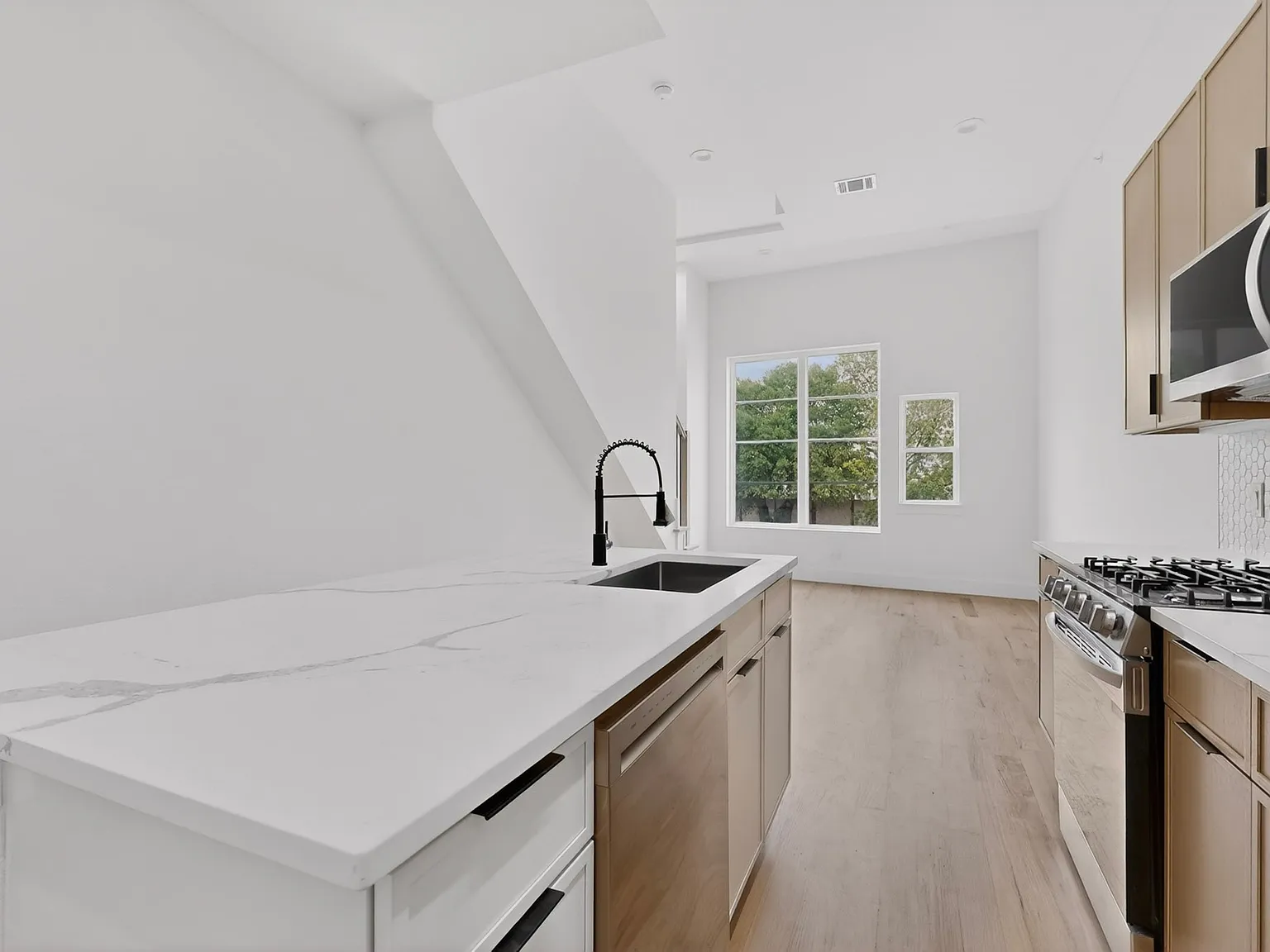 2 bed, 2.5 bath, 1164 sqft, $2,395 — Photo 3