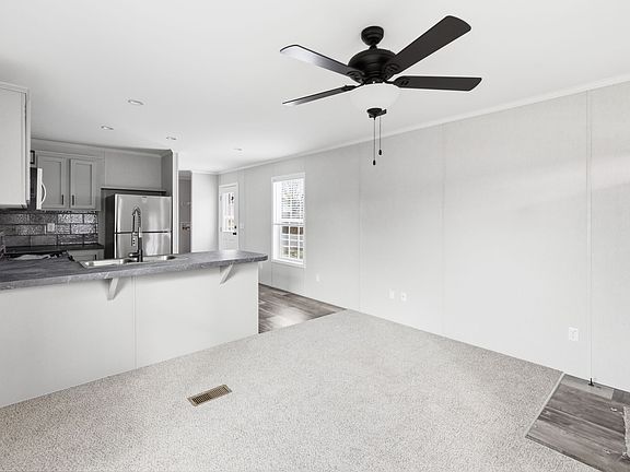 3rd image of 540 Everett St Lot 1