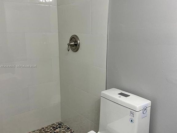 5th image of 666 W 81st St #318