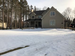 3128 Shadow Brook Ln, Pinckney, MI 48169