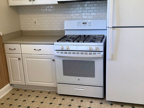 4th image of 11748 Centralia Ave