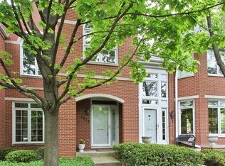 5923 N Sauganash Ln, Chicago, IL 60646