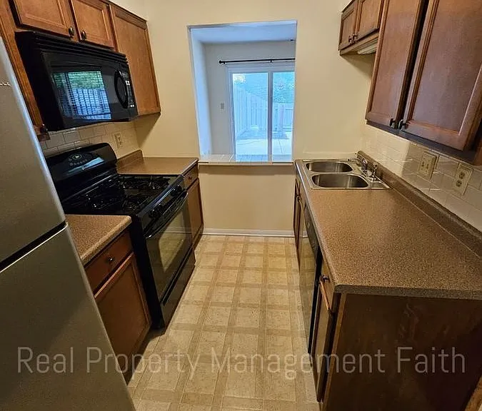 14 Greenwood Trl N — Photo 11