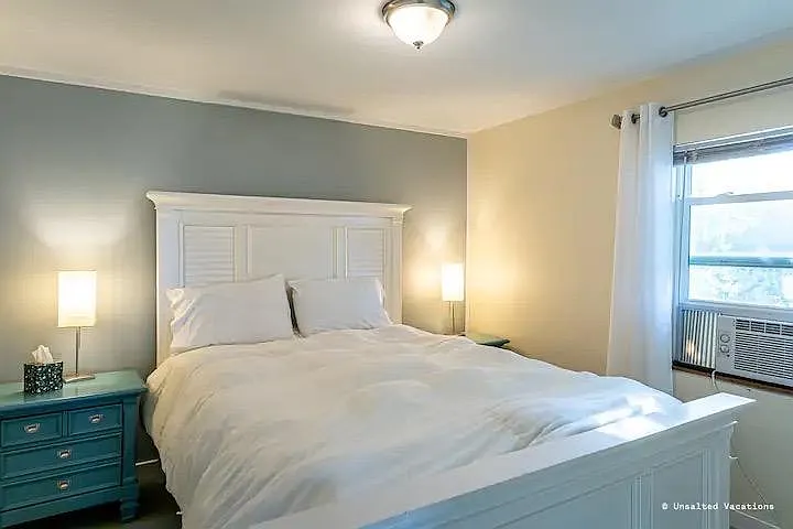 2nd Bedroom with queen size bed