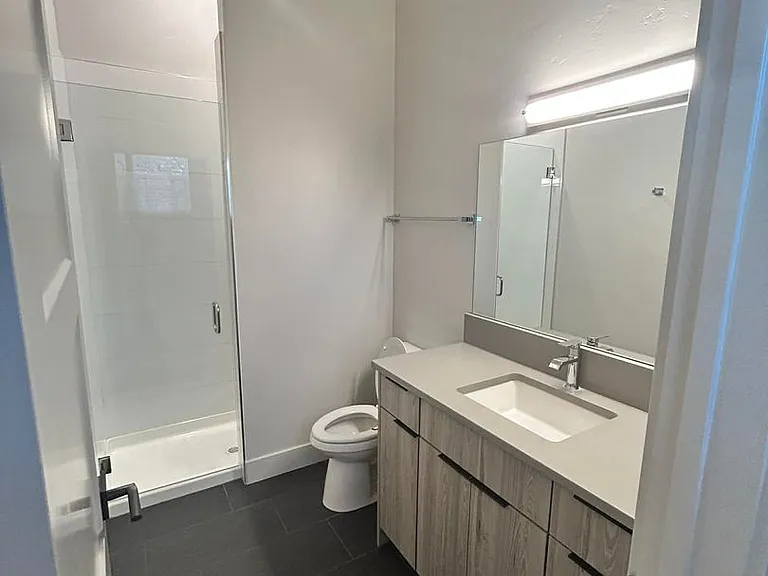 1713 W Jefferson St — Photo 10