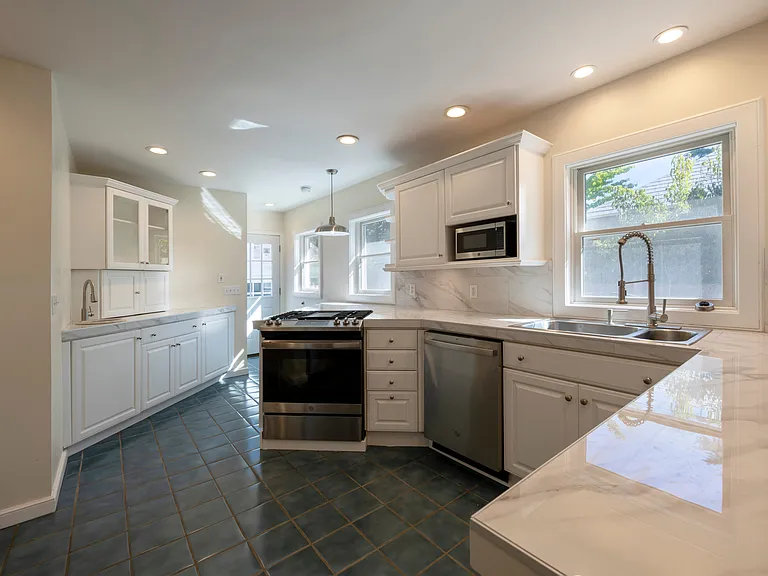 1621 E Princeton Ave — Photo 8
