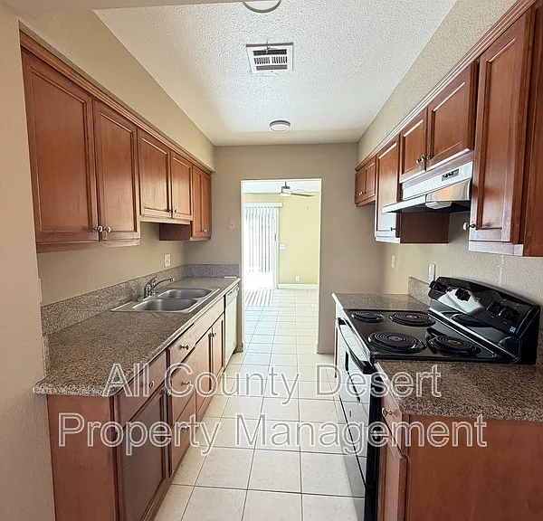 69180 Victoria Dr #8 — Photo 6