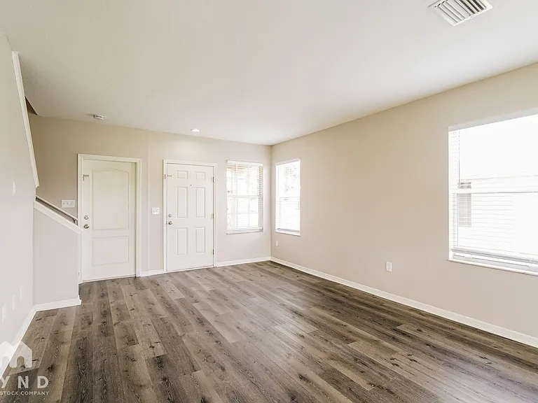 8162 Canterbury Lake Blvd — Photo 4