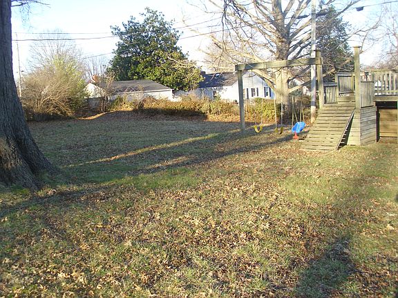5th image of 207 Pinewood Ave