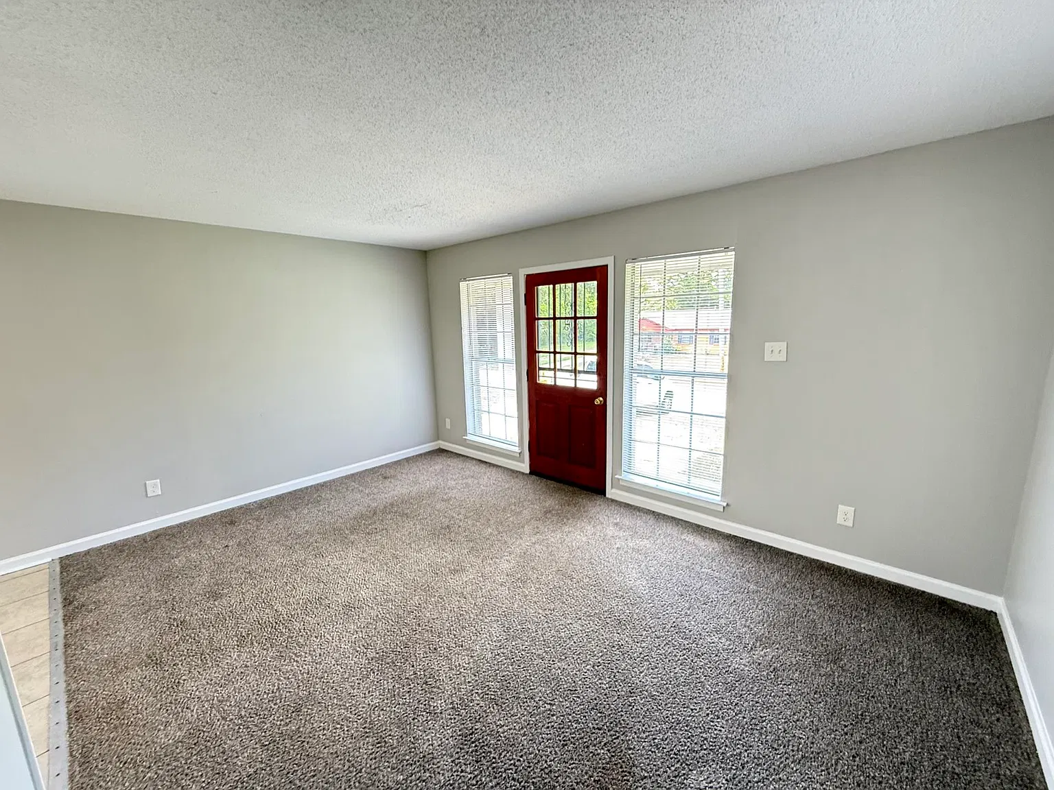 735 Farris Rd — Photo 3
