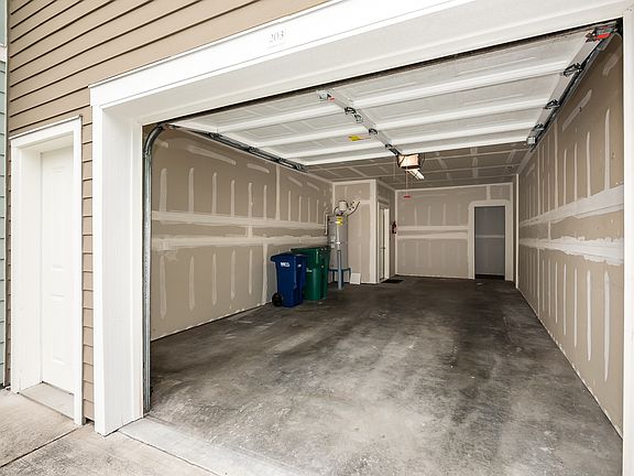 5th image of 22633 NE Alder Crest Dr