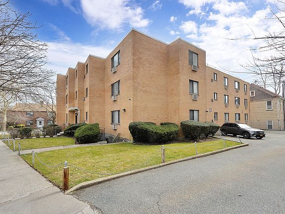 3rd image of 17020 Crocheron Ave APT 305