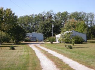16255 N Bentwood Ln, Centralia, MO 65240