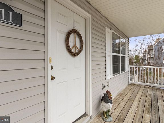 5th image of 111 Dover Pl #12