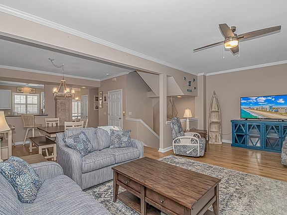4th image of 601 Hillside Dr. N #1003