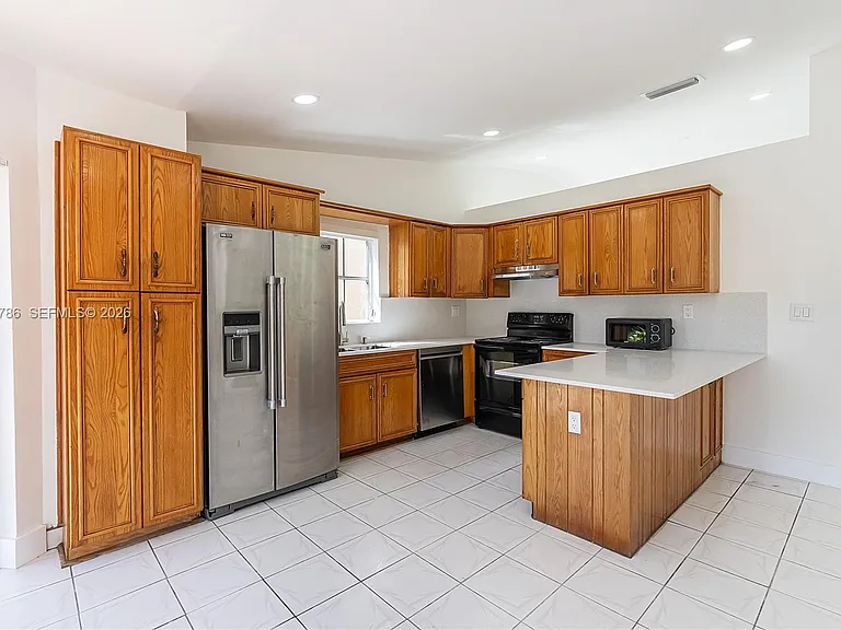 15881 SW 139th Ave — Photo 8