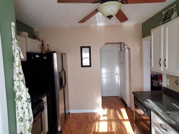 3rd image of 479 Kentucky Ave