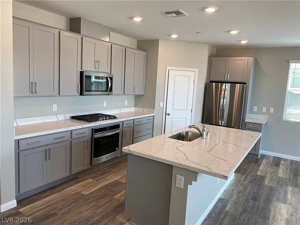 5 bed, 4.0 bath, 2467 sqft, $2,745 — Photo 4