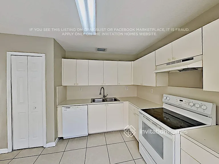5886 SW 162nd Path — Photo 6